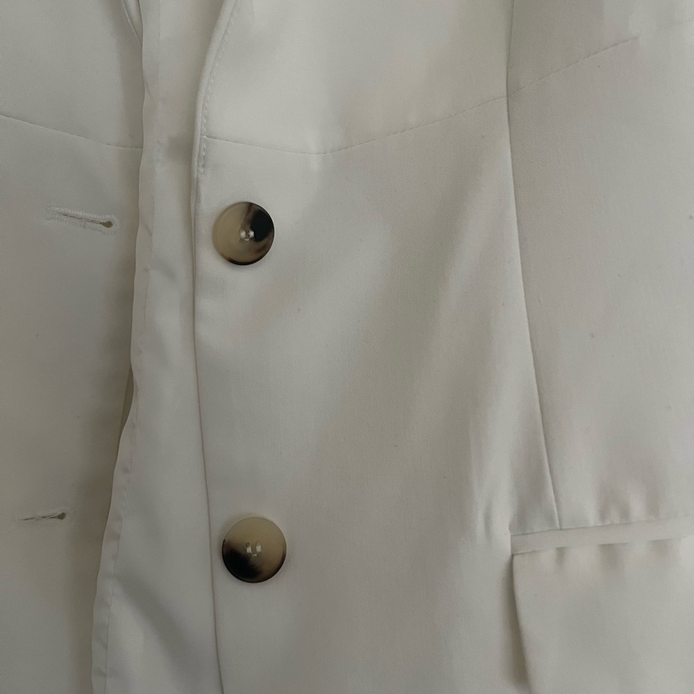 Chic White Oversized Blazer - Picture 3 of 8